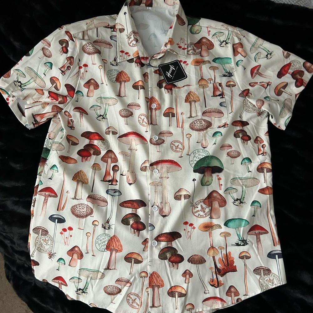 Hoooyi • NWT Mushroom Print Short Sleeve Shirt - Picture 2 of 6